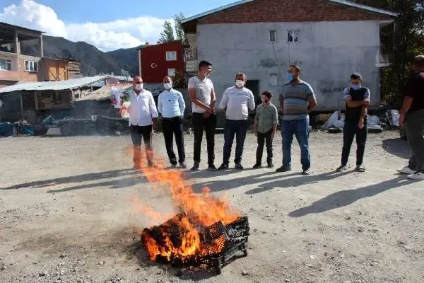 Son dakika haberi! 'Yangın var' diye çağırdılar, çiçek verip 'İtfaiyecilik Haftasını' kutladılar