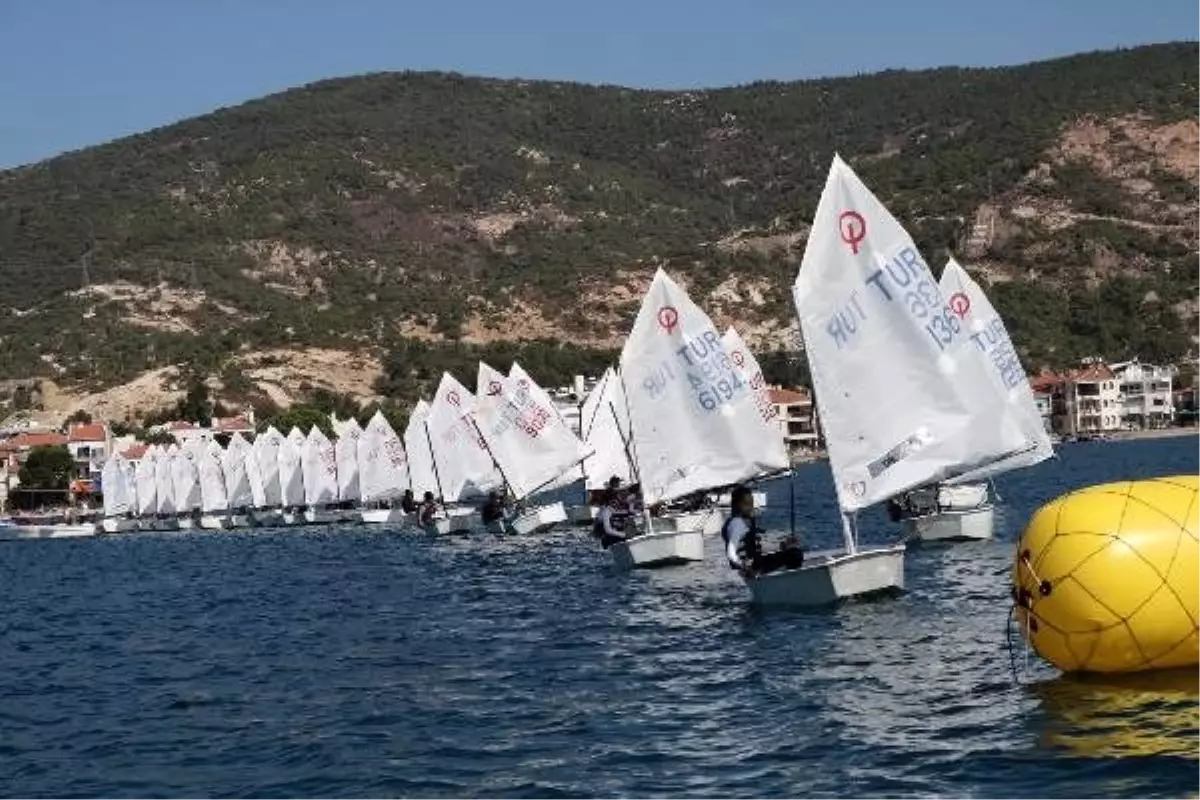 Yelkenciler Foça'da antrenmanlara başladı