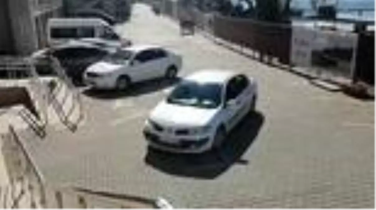 Yunanistan'a kaçmaya çalışırken yakalanan FETÖ firarisi adliyeye sevk edildi