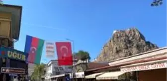 Afyonkarahisar caddeleri Azerbaycan ve Türk bayrakları ile donatıldı