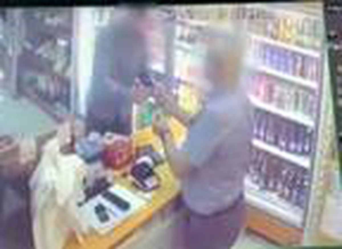 Son dakika haberi! Esenyurt'ta otomobilinde oturan adamı darp edip, telefonunu gasbettiler