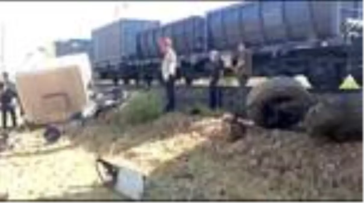 Hemzemin geçitte trenin çarptığı kamyonun sürücüsü öldü