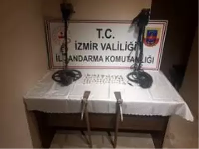 İzmir'de jandarma kaçak kazı yapan şahısları suçüstü yakaladı İzmir'de jandarma kaçak kazı yapan şahısları suçüstü yakaladı