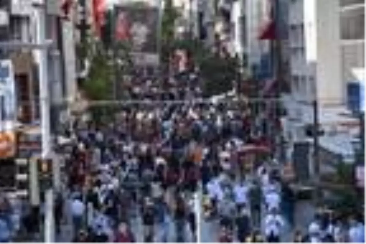 İzmir'de maske ve mesafe unutuldu