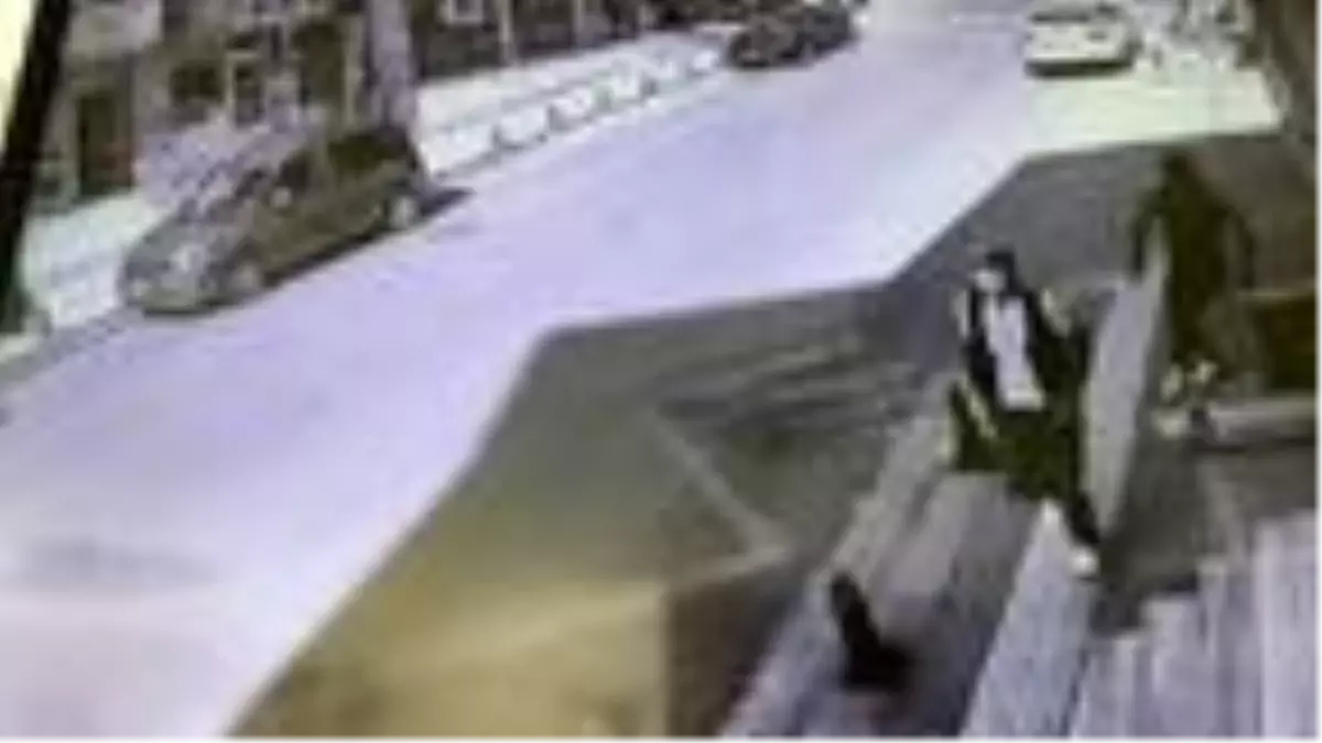 Son Dakika | PENDİK'TE 'DUR' İHTARINA UYMAYAN KAZA YAPINCA YAYA KAÇAN ŞÜPHELİLER KAMERADA