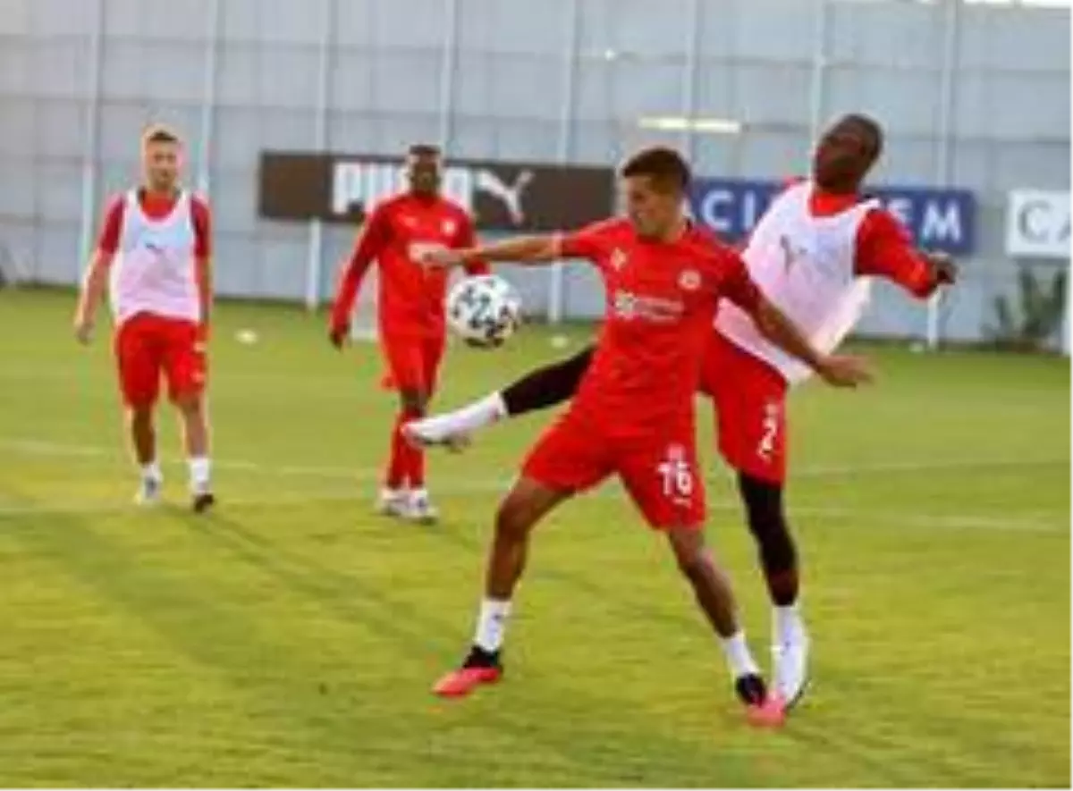 Sivasspor günü çift idmanla tamamladı