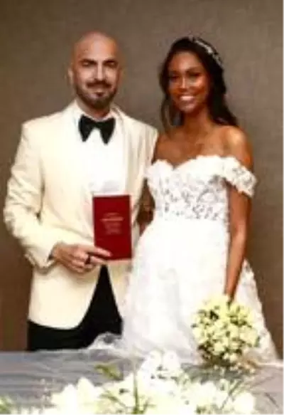 SONER SARIKABADAYI, MADELEİN LOPEZ CAMELO İLE DÜNYA EVİNE GİRDİ SONER SARIKABADAYI, MADELEİN LOPEZ CAMELO İLE DÜNYA EVİNE GİRDİ