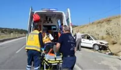 Tavşanlı'da trafik kazası: 3 yaralı Tavşanlı'da trafik kazası: 3 yaralı