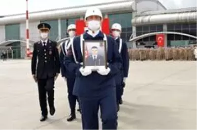 Ağrı'da şehit olan Uzman Çavuş Hüseyin Yırtıcı'nın naaşı Hatay'a uğurlandı Ağrı'da şehit olan Uzman Çavuş Hüseyin Yırtıcı'nın naaşı Hatay'a uğurlandı