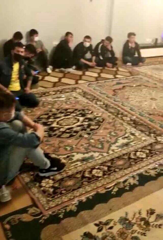 Akıllara durgunluk veren görüntü! Bir evden 42 kaçak göçmen çıktı
