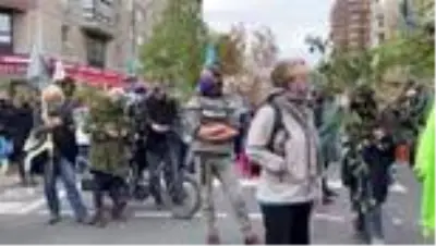 Almanya'da çevreciler ormanların korunması için protesto düzenledi Almanya'da çevreciler ormanların korunması için protesto düzenledi