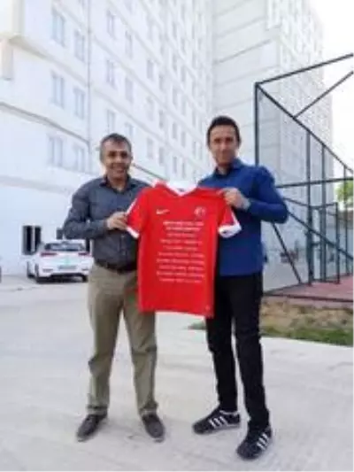 Ampute Milli Futbol Takımına anlamlı ziyaret Ampute Milli Futbol Takımına anlamlı ziyaret