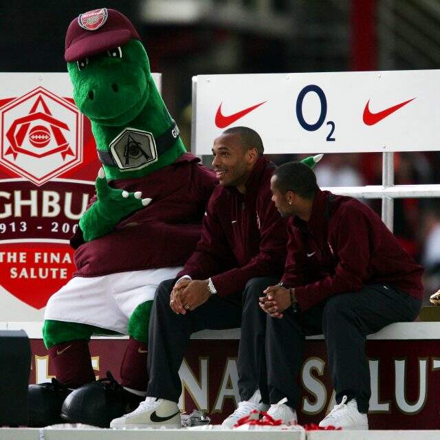 Arsenal, 27 yıllık kulüp maskotu Gunnersaurus'un görevine son verdi