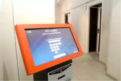 Kaymakam Solak sürücü belgesi bilgilerini kimlik kartına yükletti Kaymakam Solak sürücü belgesi bilgilerini kimlik kartına yükletti