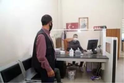 Kaymakam Solak sürücü belgesi bilgilerini kimlik kartına yükletti Kaymakam Solak sürücü belgesi bilgilerini kimlik kartına yükletti