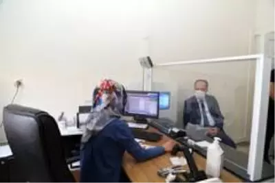 Kaymakam Solak sürücü belgesi bilgilerini kimlik kartına yükletti Kaymakam Solak sürücü belgesi bilgilerini kimlik kartına yükletti