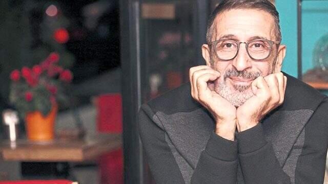 Çıplak pozları ifşa olan Cem Özer, eşiyle birlikte kamera karşısına geçip özür diledi