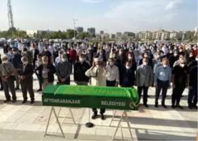 Eczacı Odası Başkanı Melih Köken son yolculuğuna uğurlandı Eczacı Odası Başkanı Melih Köken son yolculuğuna uğurlandı