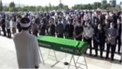 Eczacı Odası Başkanı Melih Köken son yolculuğuna uğurlandı Eczacı Odası Başkanı Melih Köken son yolculuğuna uğurlandı