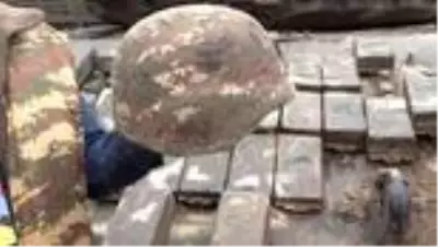 Zincire vurmak da bir işe yaramadı! Ermenistan askerleri, silahlarını ve araçlarını bırakarak cepheden kaçtı Zincire vurmak da bir işe yaramadı! Ermenistan askerleri, silahlarını ve araçlarını bırakarak cepheden kaçtı