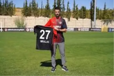 Son dakika spor: Gaziantep FK, Kevin Mirallas'ı baklava ile karşıladı Son dakika spor: Gaziantep FK, Kevin Mirallas'ı baklava ile karşıladı