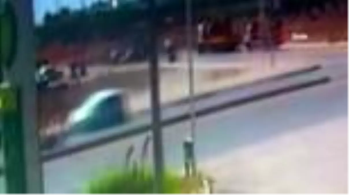 Son dakika: Güvenlik kamerasına yansıyan kazada motosikletli böyle can verdi