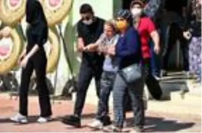 'Günaydın aşkın' mesajı sonrası öldürülen Hülya Güllüce'nin cenazesini kadınlar omuzladı 'Günaydın aşkın' mesajı sonrası öldürülen Hülya Güllüce'nin cenazesini kadınlar omuzladı
