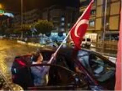 Azerbaycan'ın Cebrail şehrini kurtarmasını Iğdır'da konvoyla kutladılar Azerbaycan'ın Cebrail şehrini kurtarmasını Iğdır'da konvoyla kutladılar