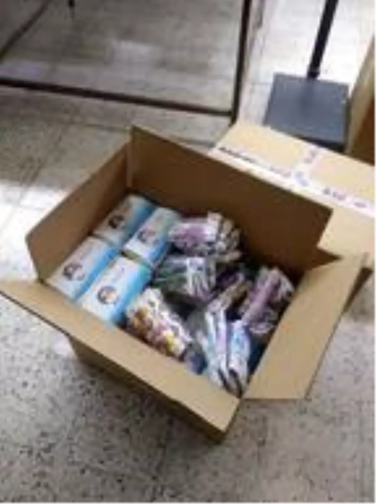 İzmir'de ruhsatsız maske üreten iş yerine baskın