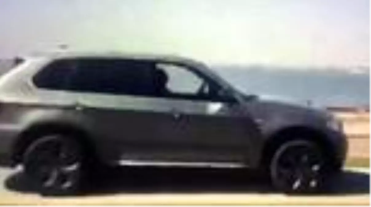 İzmir Kordon'da bisiklet yoluna giren cipe cezai işlem uygulandı