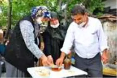 Kırkağaç kavunundan pekmez yaptılar, siparişlere yetişemiyorlar