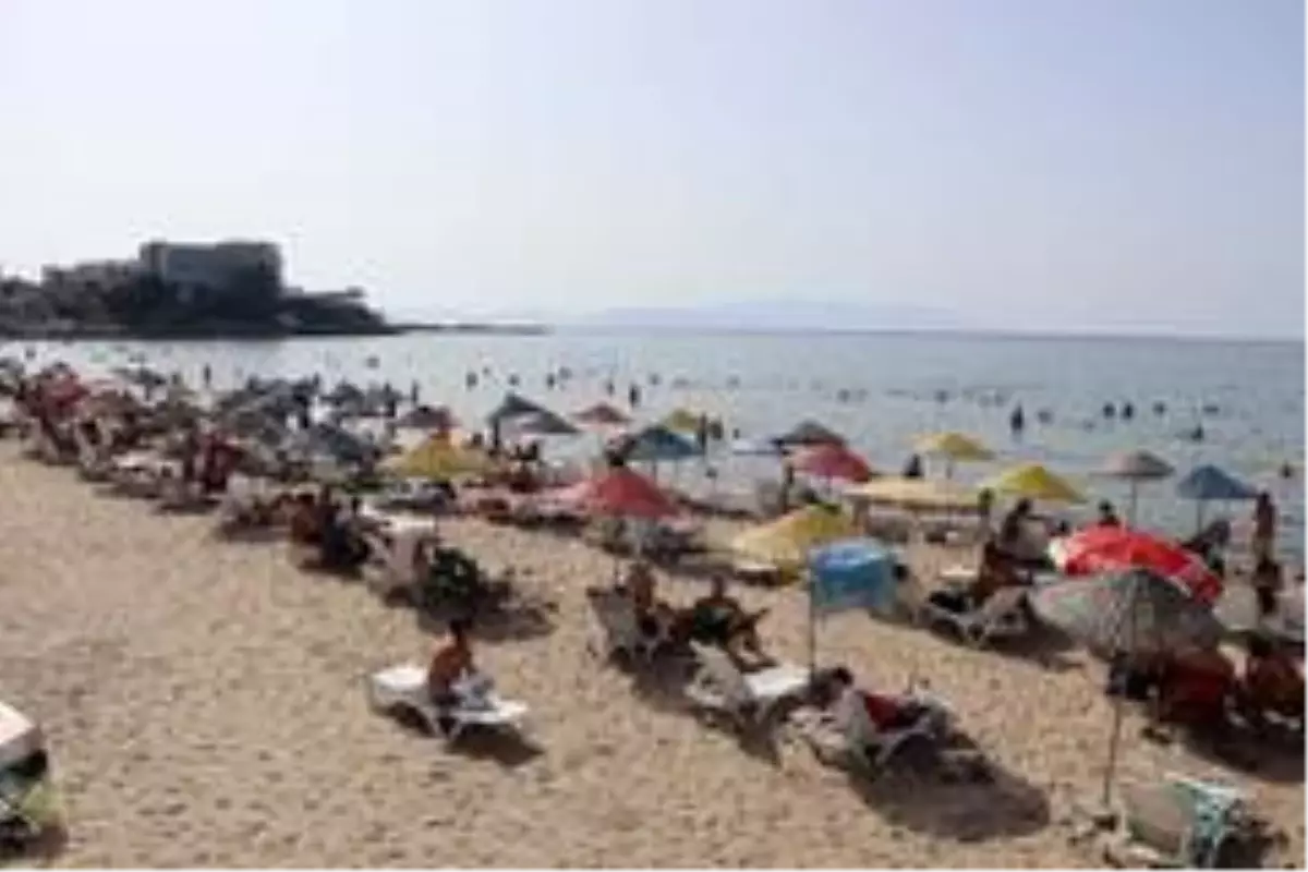 Kuşadası'nda Ekim'de plaj keyfi