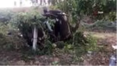 Manisa'da hafif ticari araç üzüm bağına uçtu: 2 yaralı