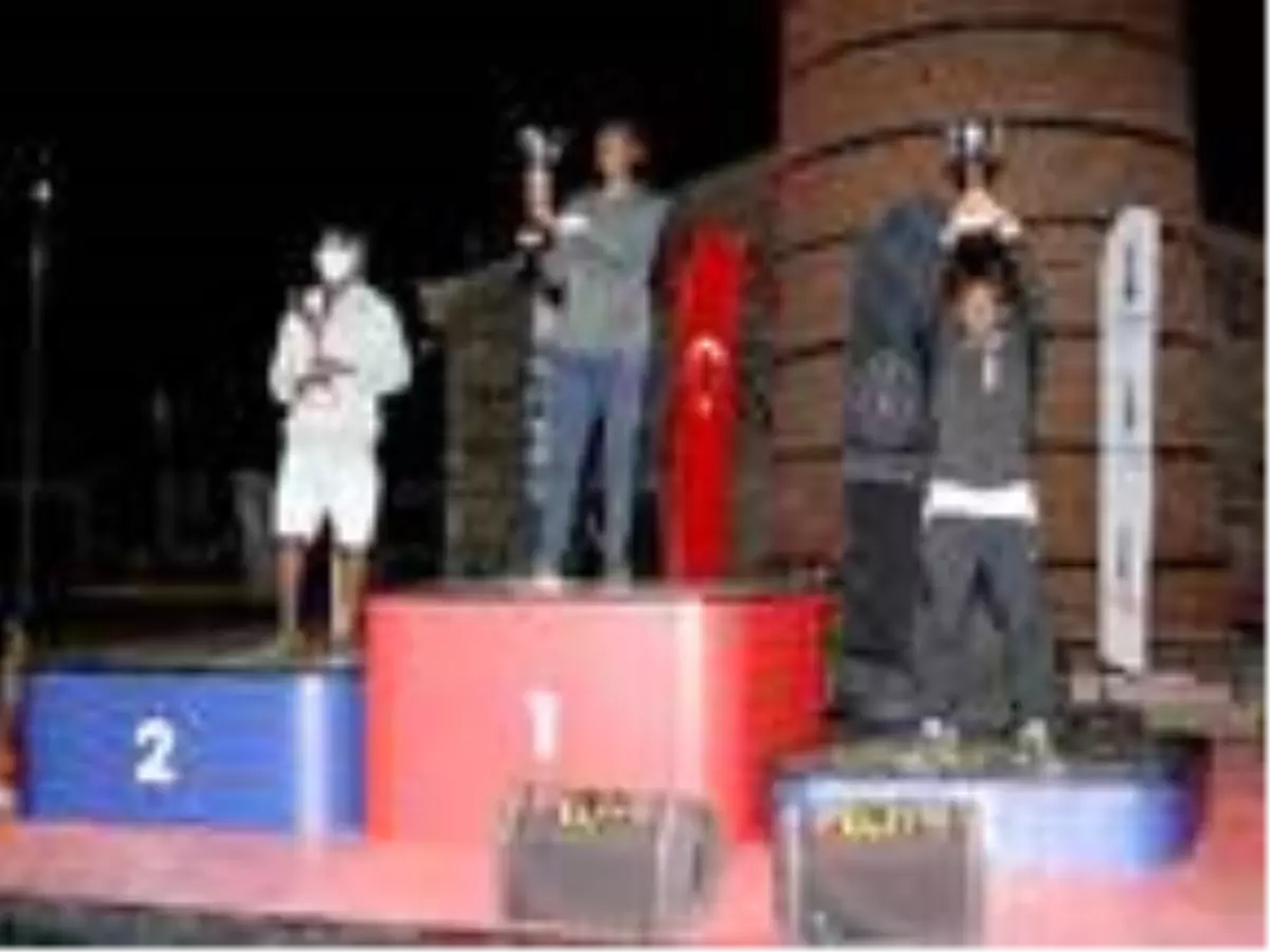 Maratonİzmir'de kupalar dağıtıldı