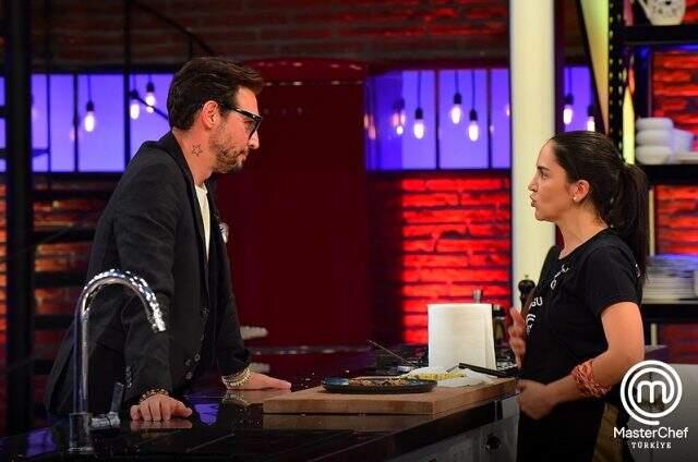 MasterChef'te şaşkına çeviren olay! Yarışmanın dikkat çeken ismi tabağını sabote edince elendi