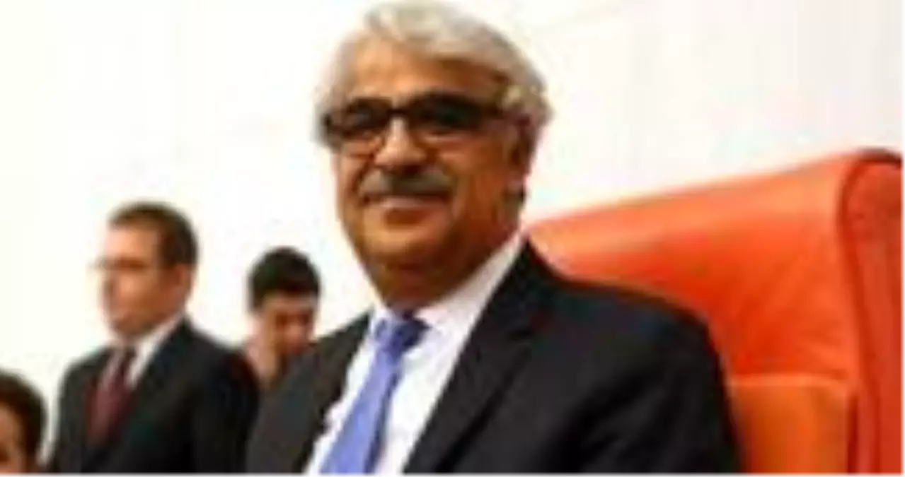 Mithat Sancar kimdir? Mithat Sancar kısaca hayatı nedir? Mithat Sancar siyasi hayatı?