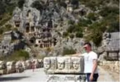 Myra Antik Kenti'ndeki tiyatro maskları fotoğraf stüdyosu gibi