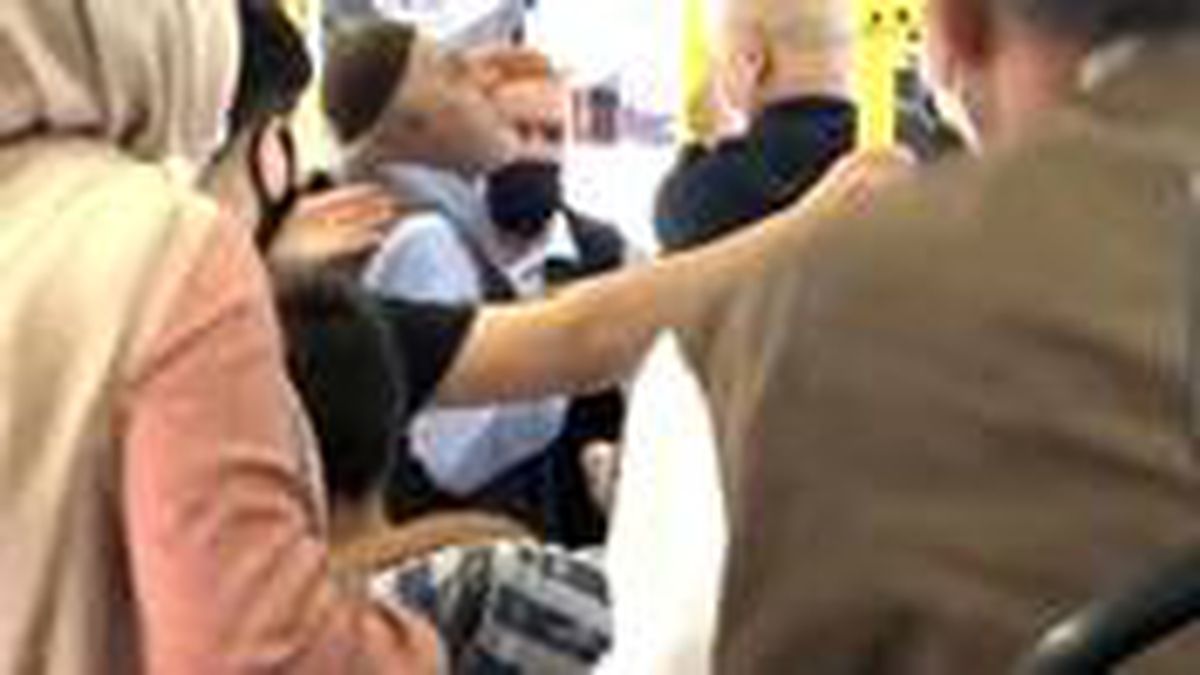 Otobüste maske kavgası yaptığı adama tokat atan kadın, yüzüne tükürülünce neye uğradığını şaşırdı