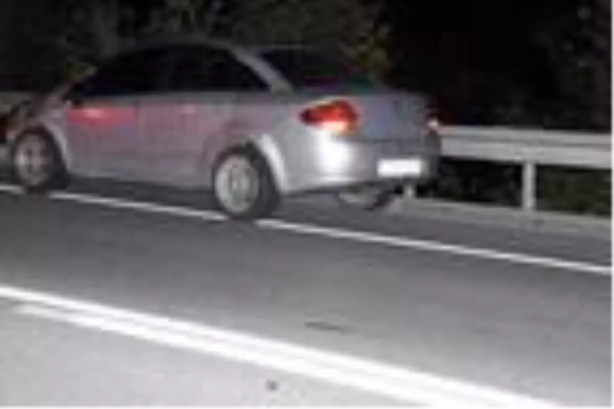 Otomobil çarpan 4 çocuk annesi öldü