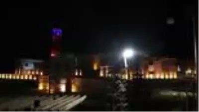 Tarihi mekanlar Türk ve Azerbaycan bayraklarının renkleriyle ışıklandırıldı Tarihi mekanlar Türk ve Azerbaycan bayraklarının renkleriyle ışıklandırıldı