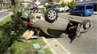 Virajı alamayan otomobil takla attı Virajı alamayan otomobil takla attı