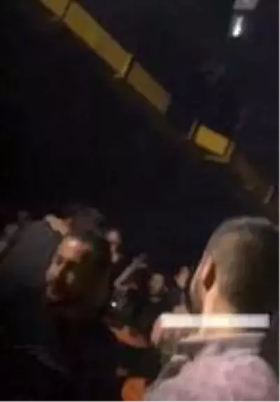Yasağa rağmen düzenlenen eğlencede maske ve mesafe de unutuldu Yasağa rağmen düzenlenen eğlencede maske ve mesafe de unutuldu