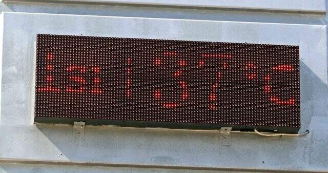 Yurdun güneyi yanıyor, doğusuna yılın ilk karı düştü