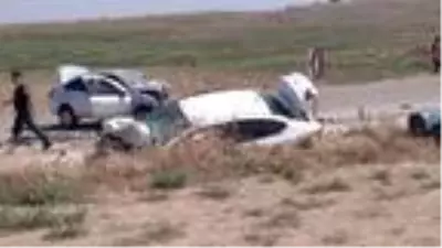 Kafa kafaya çarpışan iki otomobil hurdaya döndü! Feci kazada 3 can gitti