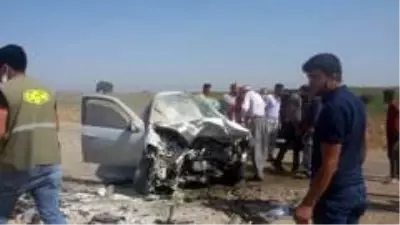 Adana'da iki otomobil kafa kafaya çarpıştı: 3 ölü Adana'da iki otomobil kafa kafaya çarpıştı: 3 ölü