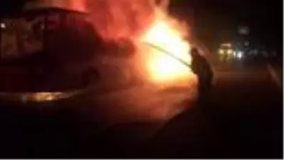 Adana'da seyir halindeki yolcu otobüsü yandı Adana'da seyir halindeki yolcu otobüsü yandı