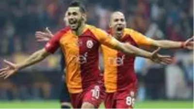 Yönetimin 'Teklifleri beğenmiyorlar' sözlerine, Belhanda ve Feghouli'den protesto Yönetimin 'Teklifleri beğenmiyorlar' sözlerine, Belhanda ve Feghouli'den protesto