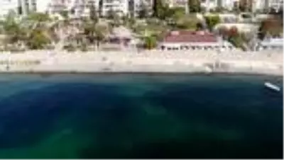 Büyükçekmece'de tekneden sızan yakıt denizi kirletti Büyükçekmece'de tekneden sızan yakıt denizi kirletti