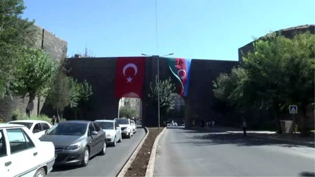 Diyarbakır Büyükşehir Belediyesinden Azerbaycan�a bayraklı destek