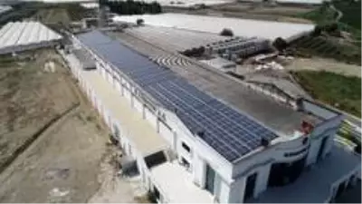 Enerjisini güneşten alan dev fabrika, yıllık 500 bin TL'lik tasarruf sağlıyor Enerjisini güneşten alan dev fabrika, yıllık 500 bin TL'lik tasarruf sağlıyor